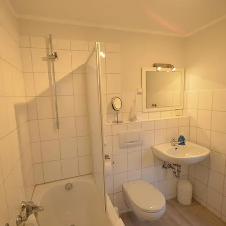 Gaestehaus Am Kanal - Ferien Und Serviced-appartements *